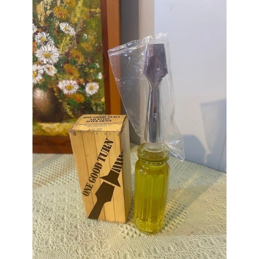 Avon One Good Turn Tai Winds After Shave 4 FL OZ with Original Box and Cap